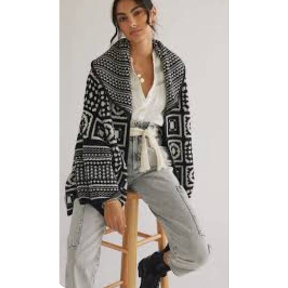 Maeve by Anthropologie Sweaters - Maeve by Anthropologie ONE SIZE Geometric Black White Open Sweater